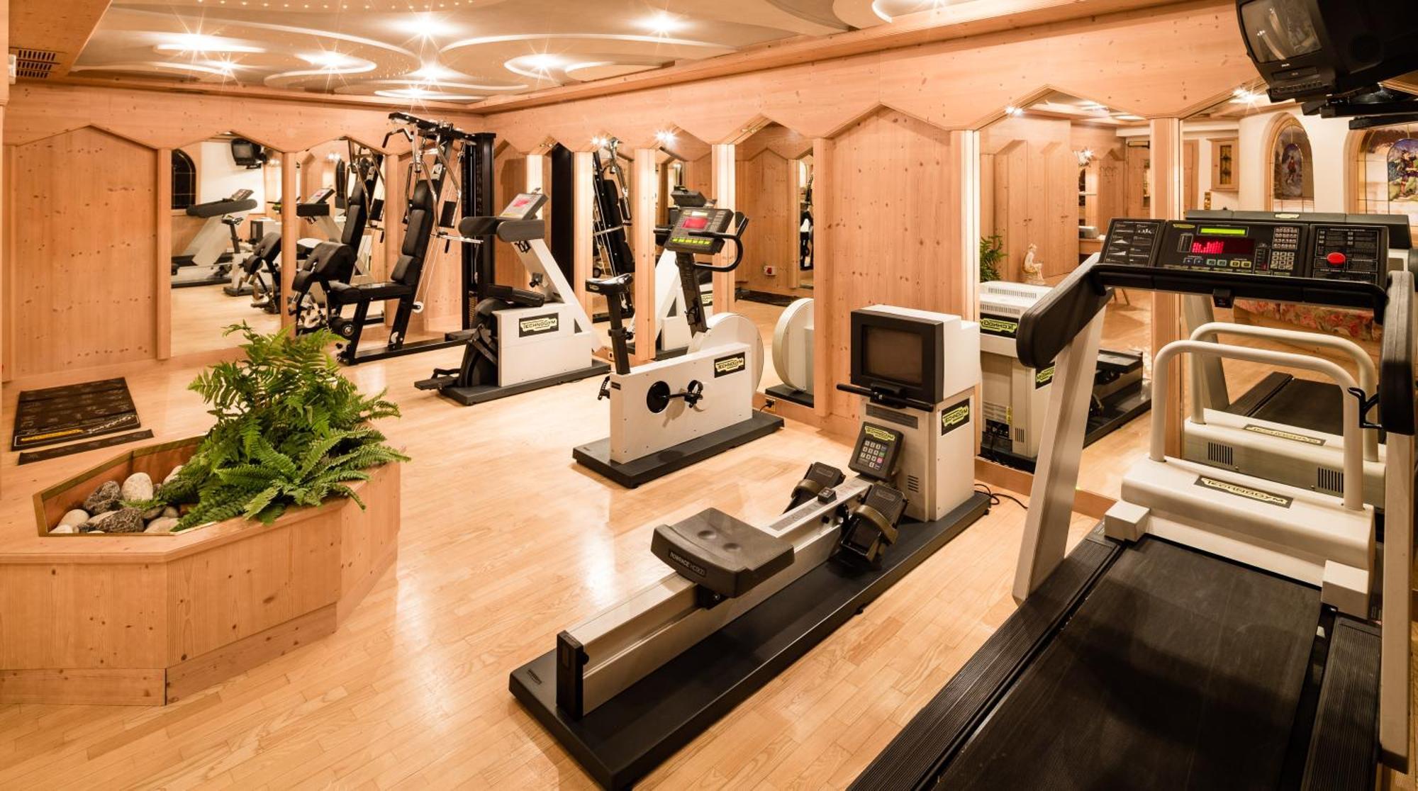 Apartments Villa Gardena - Gardenahotels Сельва-ди-Валь-Гардена Экстерьер фото